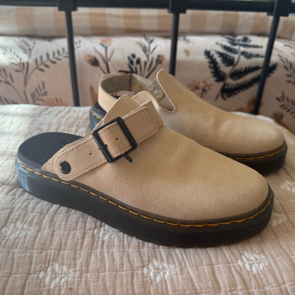 Dr. Martens Carlson
